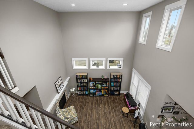 3099 Lowingwood Court, Jenison, MI 49428