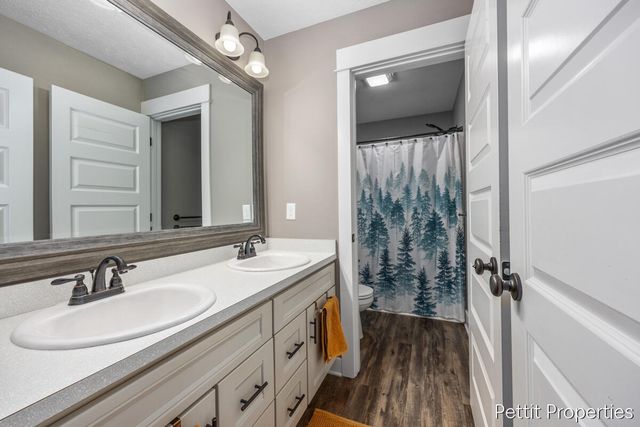 3099 Lowingwood Court, Jenison, MI 49428