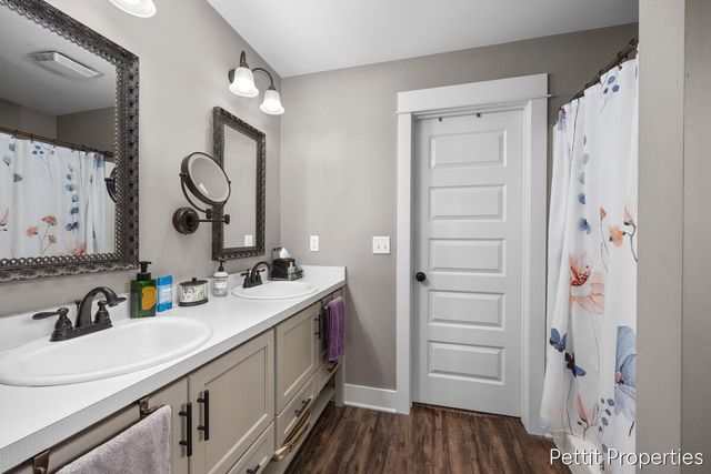 3099 Lowingwood Court, Jenison, MI 49428