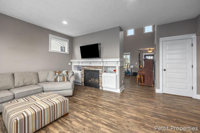 3099 Lowingwood Court, Jenison, MI 49428