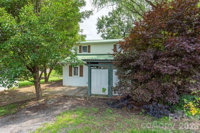 223 Davidson Road, Swannanoa, NC 28778
