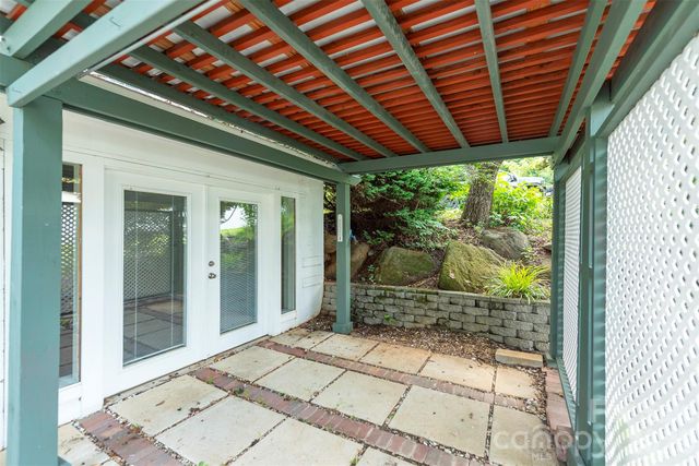 223 Davidson Road, Swannanoa, NC 28778