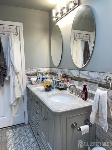 101 Lee Drive, Middlesex, NJ 08846