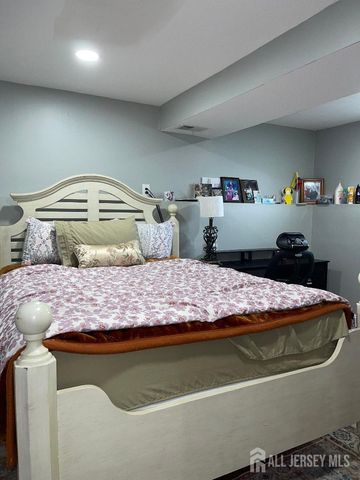 101 Lee Drive, Middlesex, NJ 08846