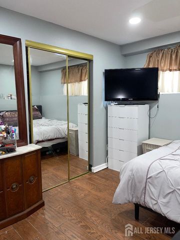 101 Lee Drive, Middlesex, NJ 08846