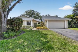 12104 Landing Way, Cooper City, FL 33026