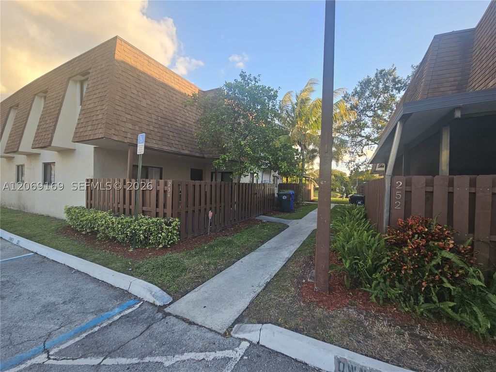 253 San Remo Blvd 253, North Lauderdale, FL 33068