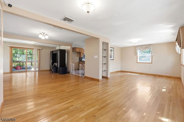 50 Woods Rd, Little Falls Twp., NJ 07424