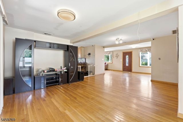 50 Woods Rd, Little Falls Twp., NJ 07424