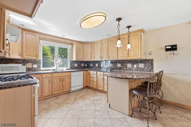 50 Woods Rd, Little Falls Twp., NJ 07424