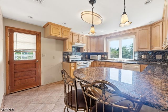 50 Woods Rd, Little Falls Twp., NJ 07424