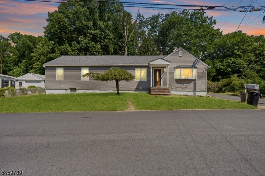 50 Woods Rd, Little Falls Twp., NJ 07424