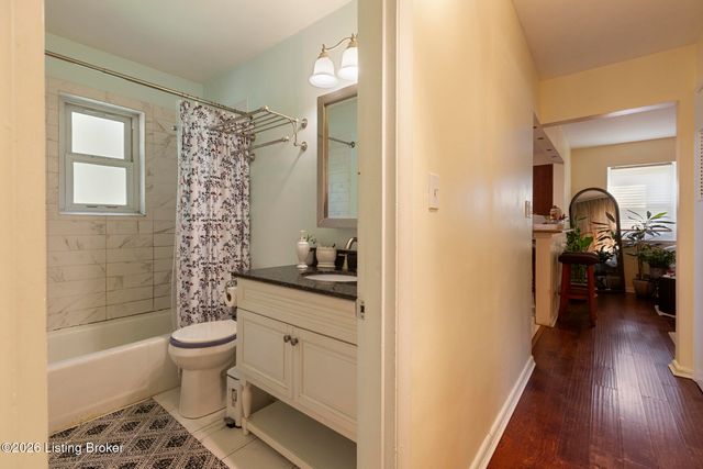 271 Granvil Dr, Louisville, KY 40218