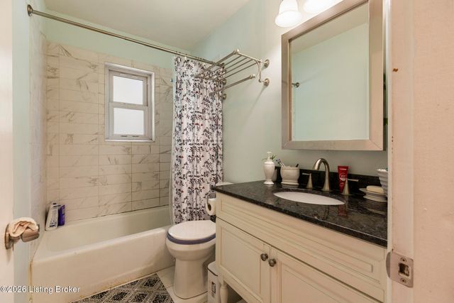 271 Granvil Dr, Louisville, KY 40218
