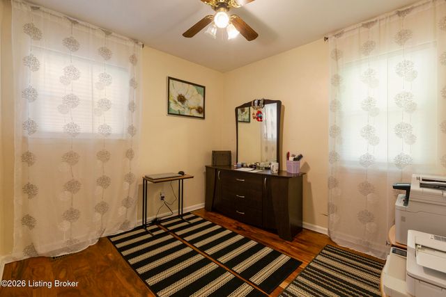 271 Granvil Dr, Louisville, KY 40218