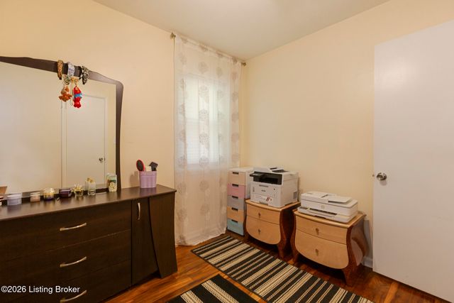 271 Granvil Dr, Louisville, KY 40218