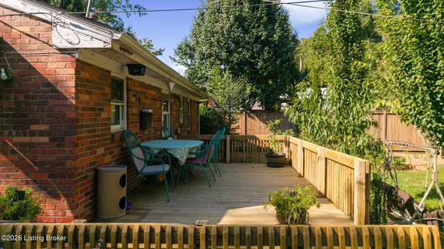 271 Granvil Dr, Louisville, KY 40218
