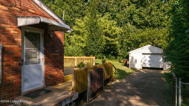 271 Granvil Dr, Louisville, KY 40218
