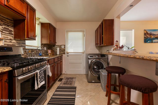 271 Granvil Dr, Louisville, KY 40218