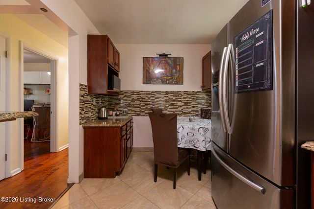 271 Granvil Dr, Louisville, KY 40218