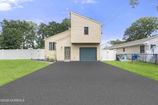 512 Manchester Street, Toms River, NJ 08757
