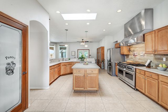 6702 Oersted Road NE, Rio Rancho, NM 87144