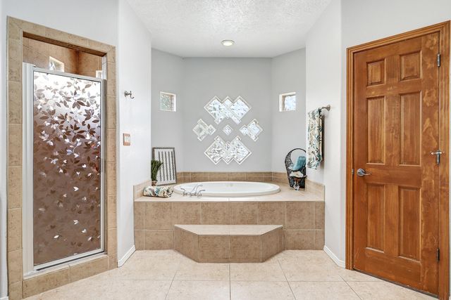 6702 Oersted Road NE, Rio Rancho, NM 87144