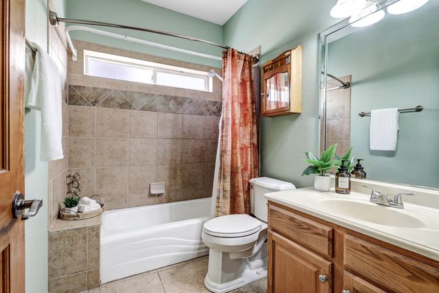 6702 Oersted Road NE, Rio Rancho, NM 87144