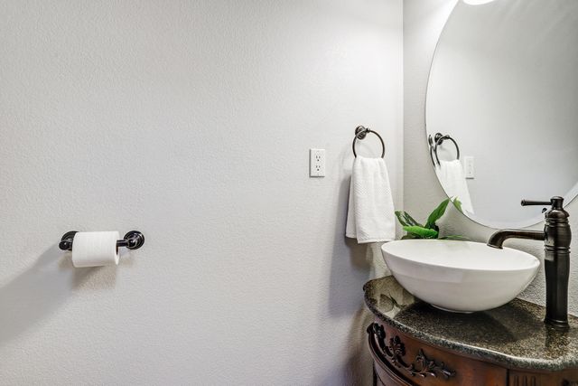 6702 Oersted Road NE, Rio Rancho, NM 87144