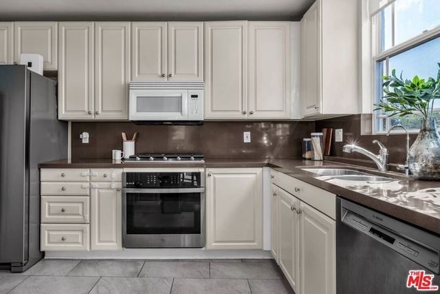 1100 S Clark Drive 201, Los Angeles, CA 90035