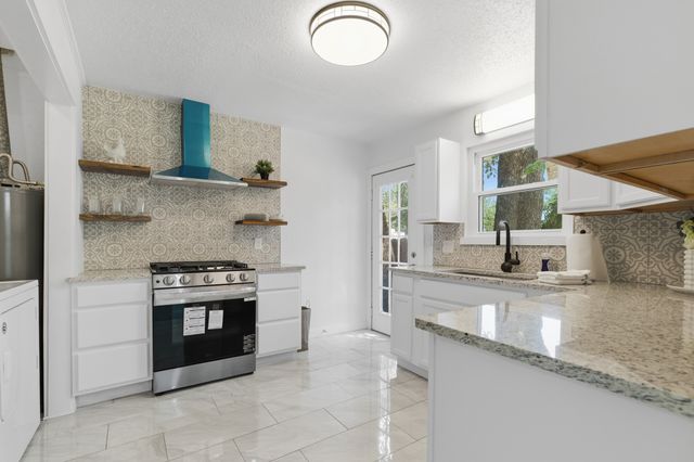 913 Tamara Lane, Grand Prairie, TX 75051