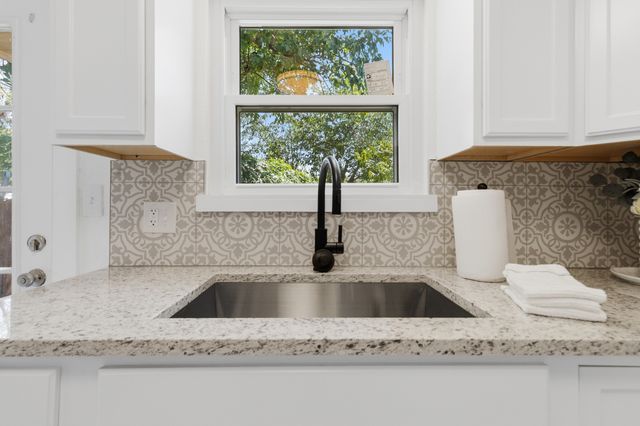 913 Tamara Lane, Grand Prairie, TX 75051