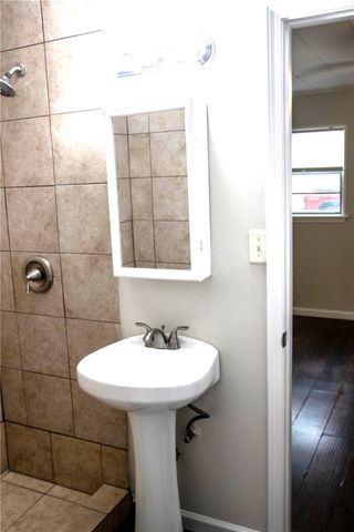 421 E Park Street, Alvin, TX 77511