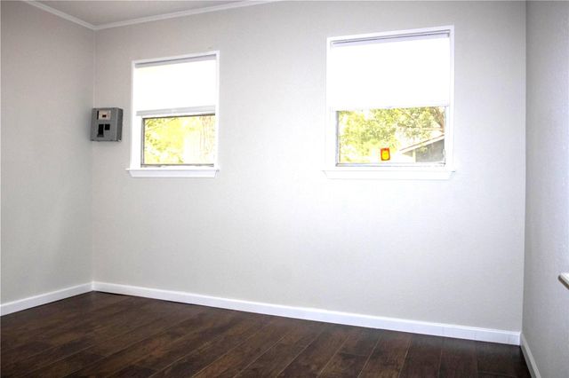 421 E Park Street, Alvin, TX 77511