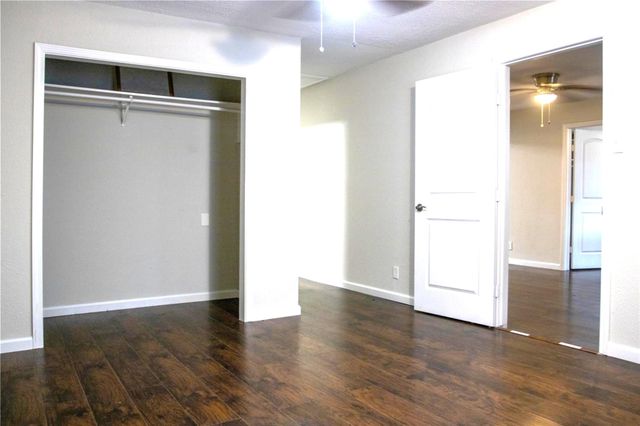 421 E Park Street, Alvin, TX 77511