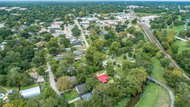 421 E Park Street, Alvin, TX 77511