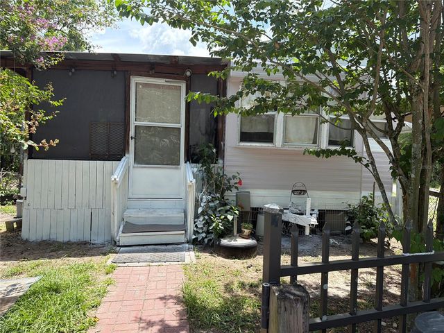 8426 KRICKET LANE, Tampa, FL 33637
