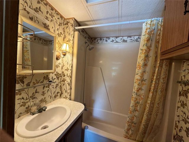 8426 KRICKET LANE, Tampa, FL 33637