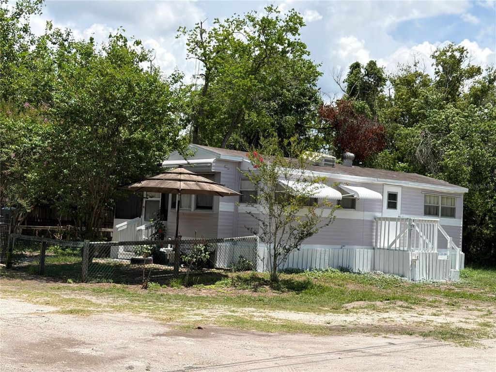 8426 KRICKET LANE, Tampa, FL 33637
