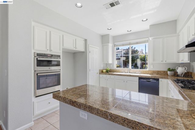 5315 Asterwood Dr, Dublin, CA 94568