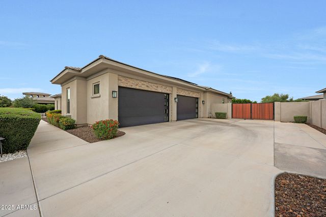 2735 E Kingbird Drive, Gilbert, AZ 85297