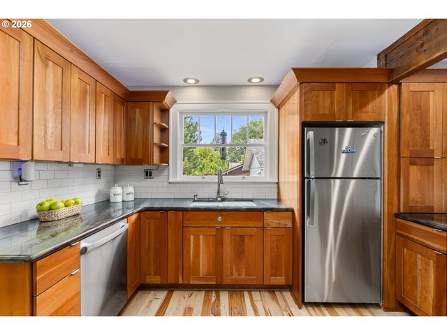 9210 N ALLEGHENY Ave, Portland, OR 97203