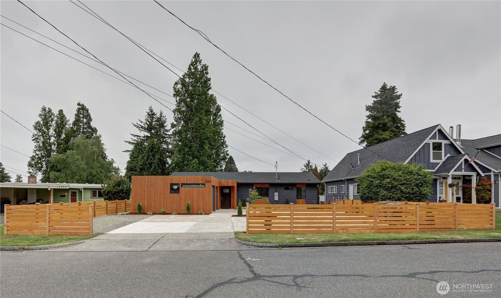 1324 N Hawthorne Street, Tacoma, WA 98406