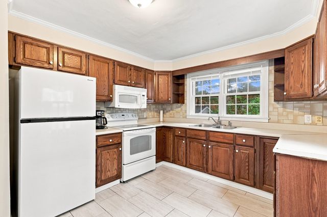 37 Highland Avenue, Leominster, MA 01453