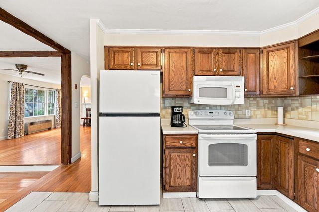 37 Highland Avenue, Leominster, MA 01453