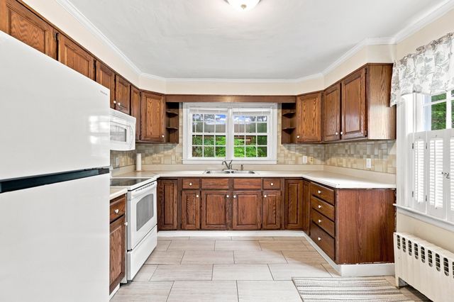 37 Highland Avenue, Leominster, MA 01453
