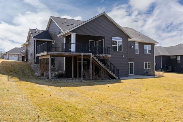 3004 Forrest Meadow Lane, Hiawatha, IA 52233
