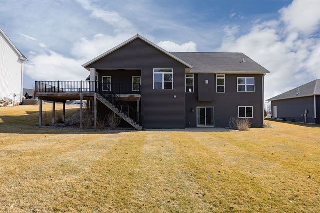 3004 Forrest Meadow Lane, Hiawatha, IA 52233