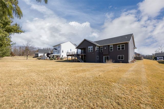 3004 Forrest Meadow Lane, Hiawatha, IA 52233
