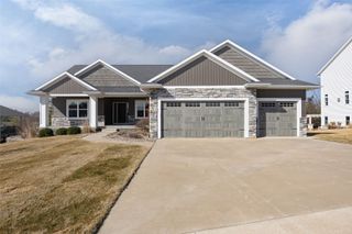 3004 Forrest Meadow Lane, Hiawatha, IA 52233